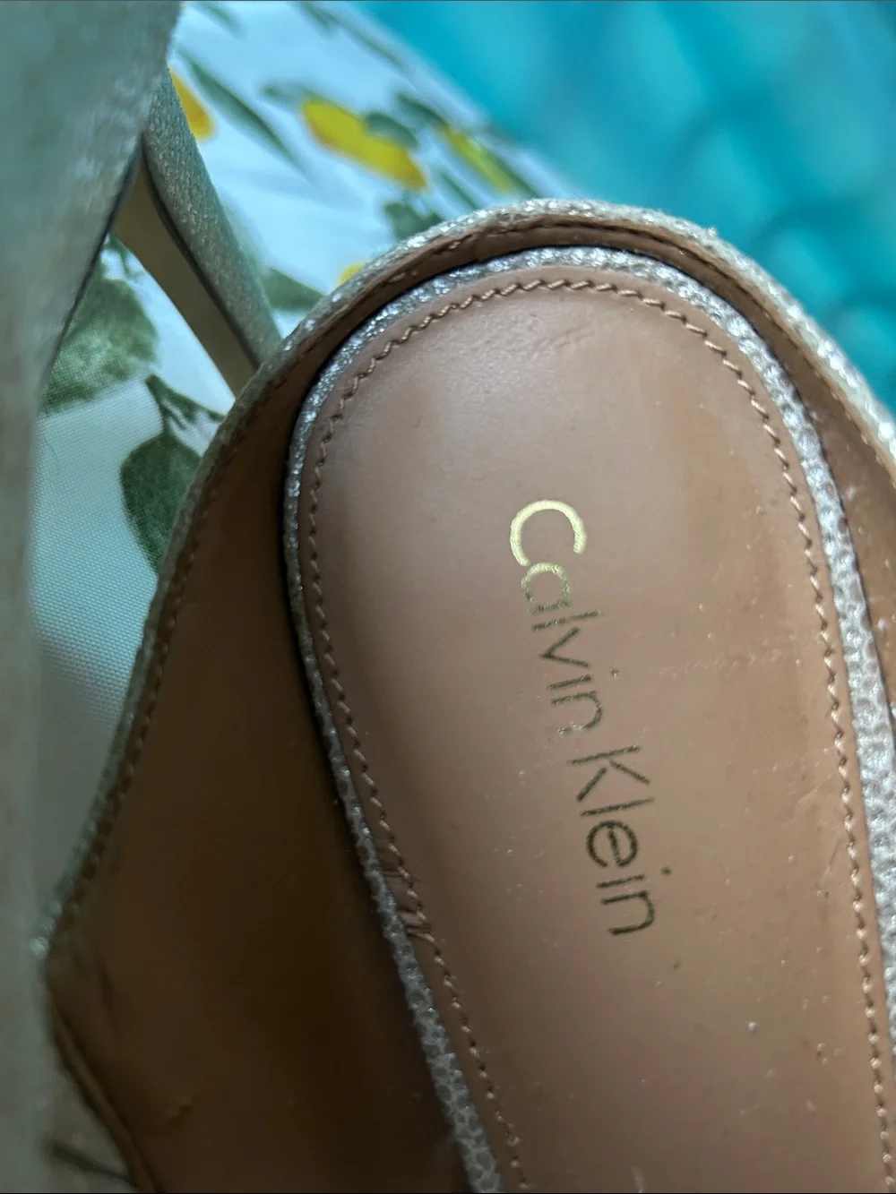 Calvin Klein Metallic Gold Two-Band Women’s Heels Sandal Size 11